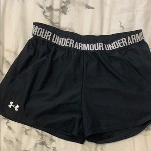 BLACK UNDER ARMOUR SHORTS || HARDLY WORN ||